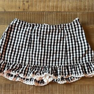 Kimchi Blue Black and White Gingham Ruffle mini skirt  w built in Shorts